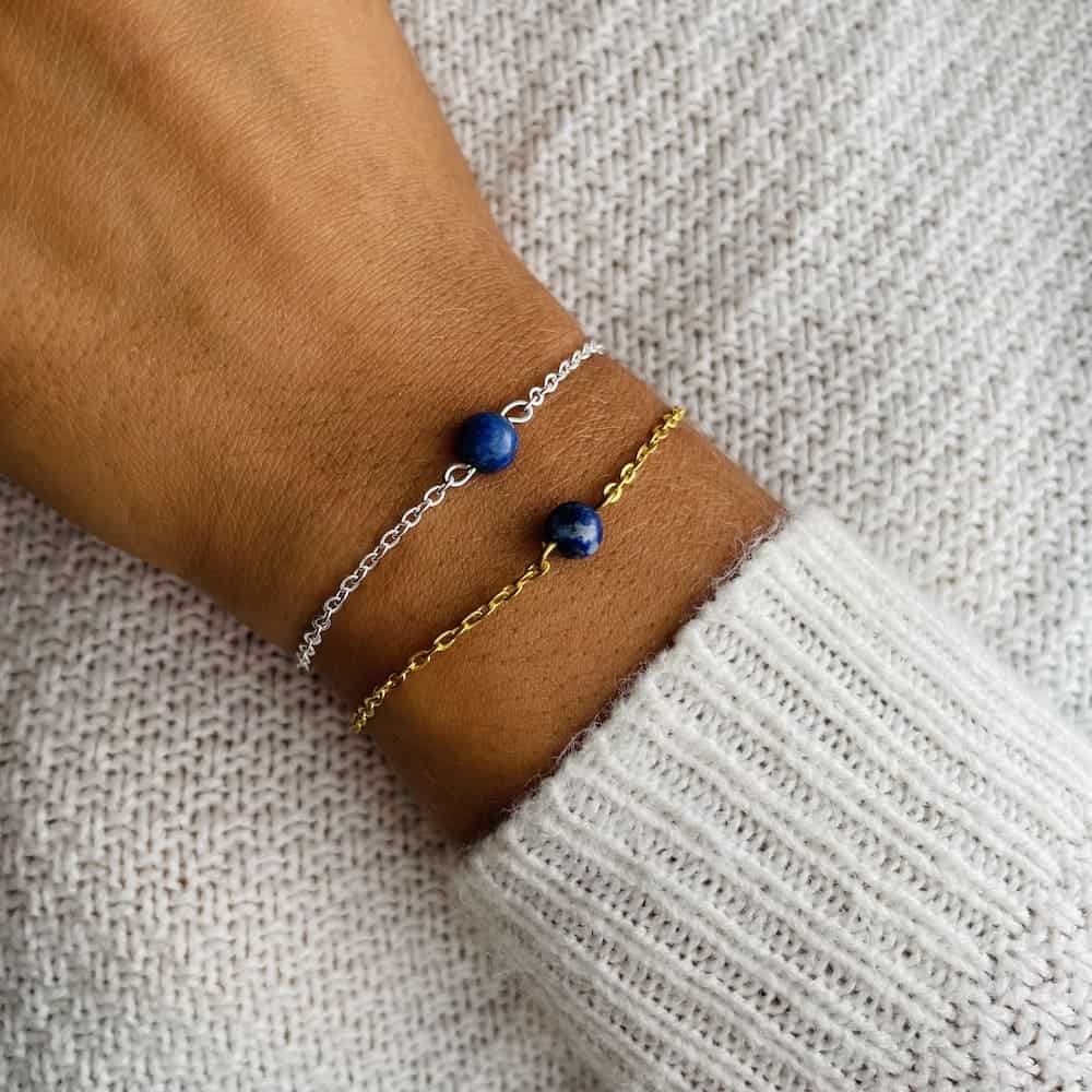 bracelet uniperle porté double lapis lazuli
